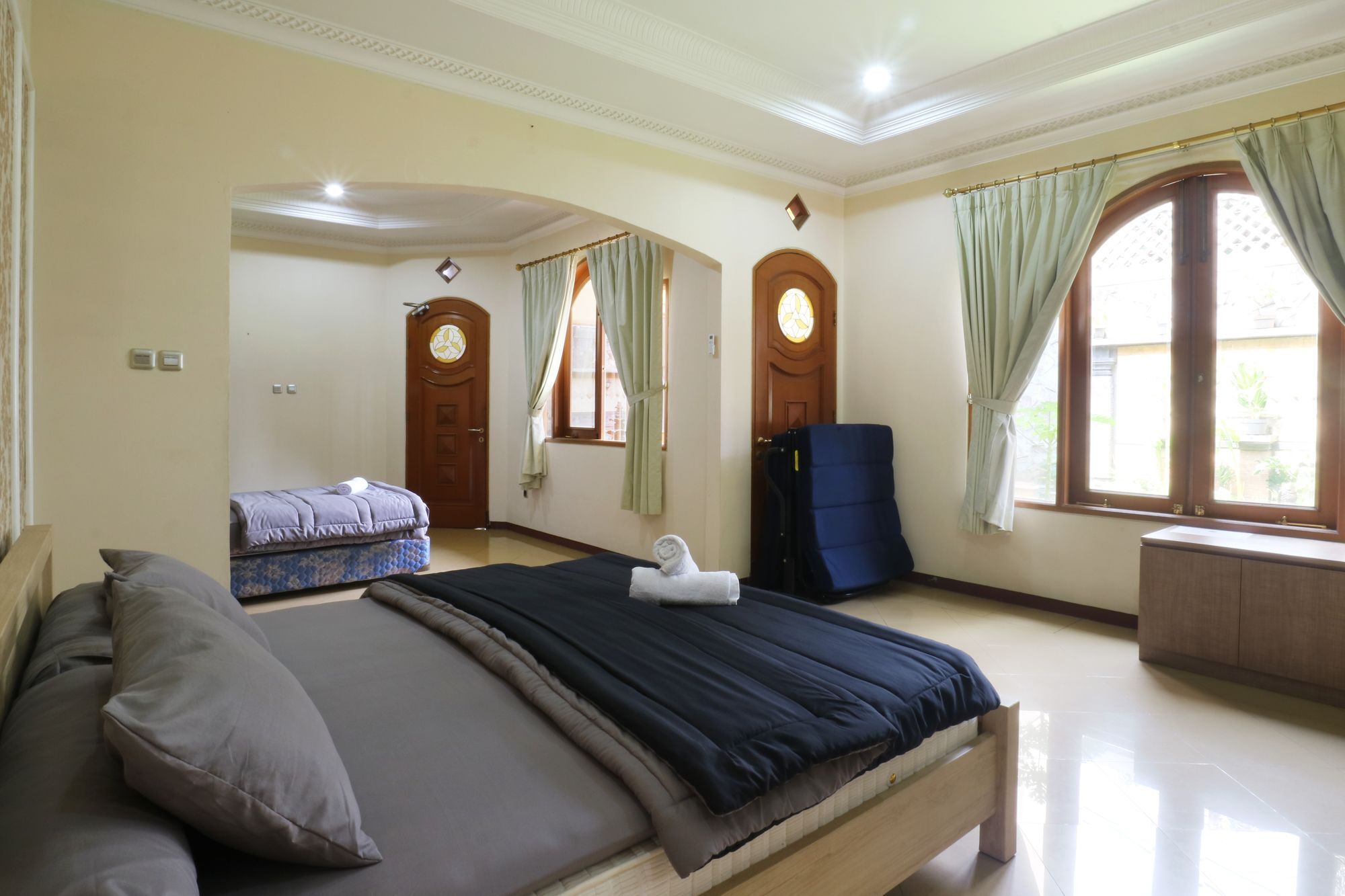Maharani Guesthouse Tebet Syariah Jakarta Exterior photo