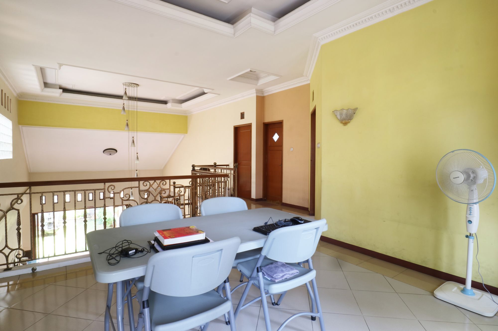 Maharani Guesthouse Tebet Syariah Jakarta Exterior photo