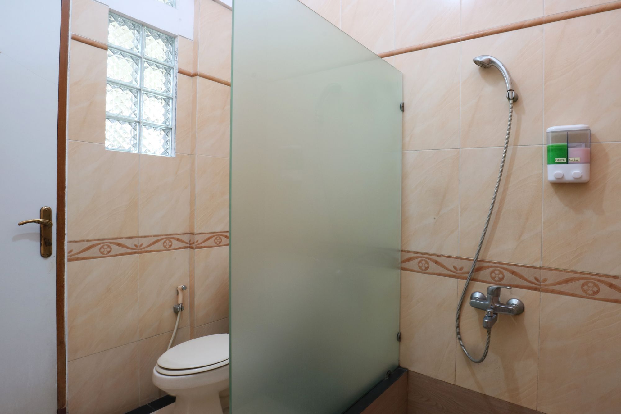Maharani Guesthouse Tebet Syariah Jakarta Exterior photo